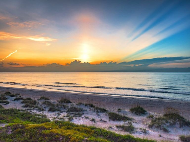 paysage littoral avec un levé de soleil