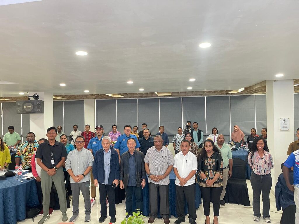 réunion sur le programme Pemulihan Karang¹ de restauration corallienne à Sorong